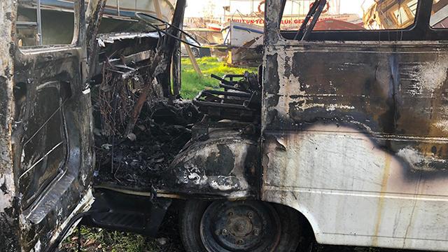 Hurda minibüste çıkan yangında bir kişi öldü