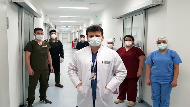 Sağlık çalışanları yeni yılın ilk gecesinde de görev başındaydı