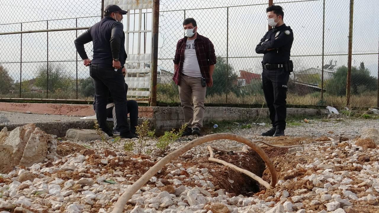 Yeraltındaki elektrik kablosunu çalacaktı suçüstü yakalandı