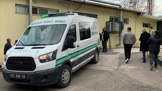 Anne ve bebeği sobadan sızan gazdan zehirlenerek hayatını kaybetti