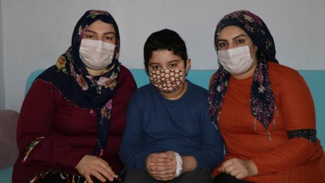 Talasemi hastası ikizleri teyzeleri ilik nakliyle hayata bağladı