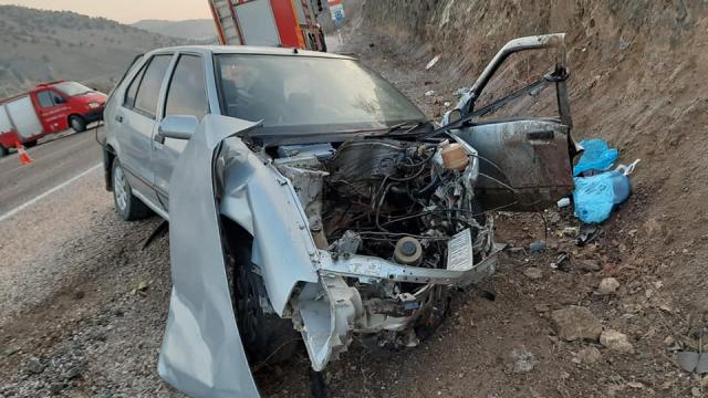 Tokatta otomobil kayalıklara çarptı: 1 ölü, 4 yaralı