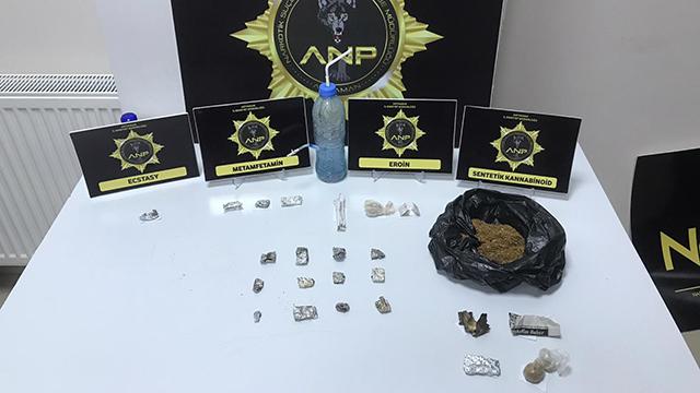 Uyuşturucu partisi yapılan eve baskın: 13 gözaltı