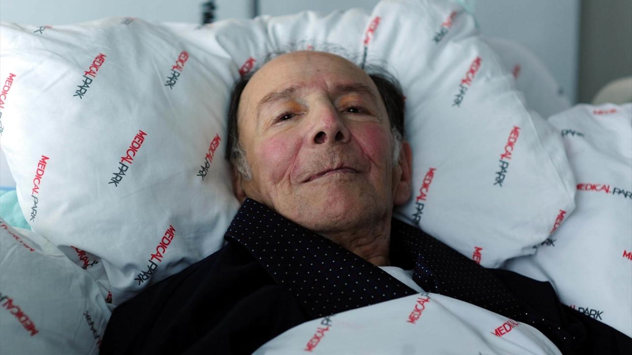 Bir süredir hastanede tedavi gören sinema ve tiyatro sanatçısı Münir Özkul. (Arşiv)