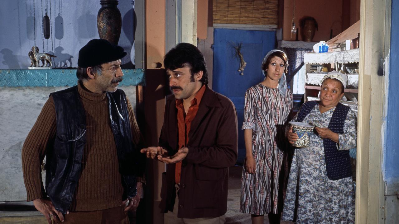 Yönetmenliğini Orhan Aksoy`un üstlendiği Aile Şerefi filminden bir sahne. (Arşiv)