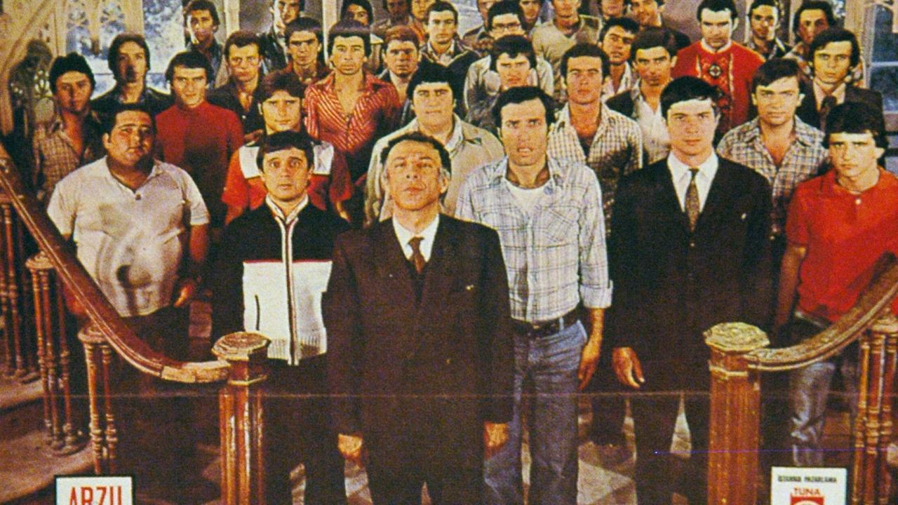 Yeşilçam Film Afişleri. Film Adı: Hababam Sınıfı Uyanıyor Başrol Oyuncuları: Kemal Sunal, Şener Şen, Münir Özkul, Adile Naşit. (Arşiv)