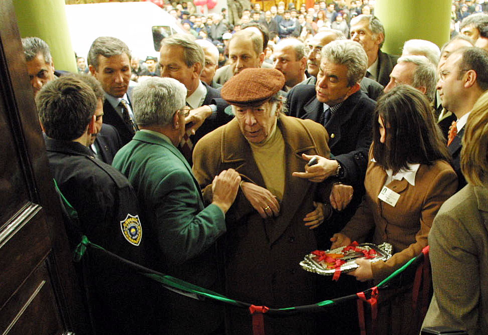 Bakırköy Kültür ve Sanat Konağı, Münir Özkul ve Başbakan Yardımcısı ve ANAP Genel Başkanı Mesut Yılmazın eşi Berna Yılmaz`ın katılımı ile hizmete açıldı. (Arşiv)