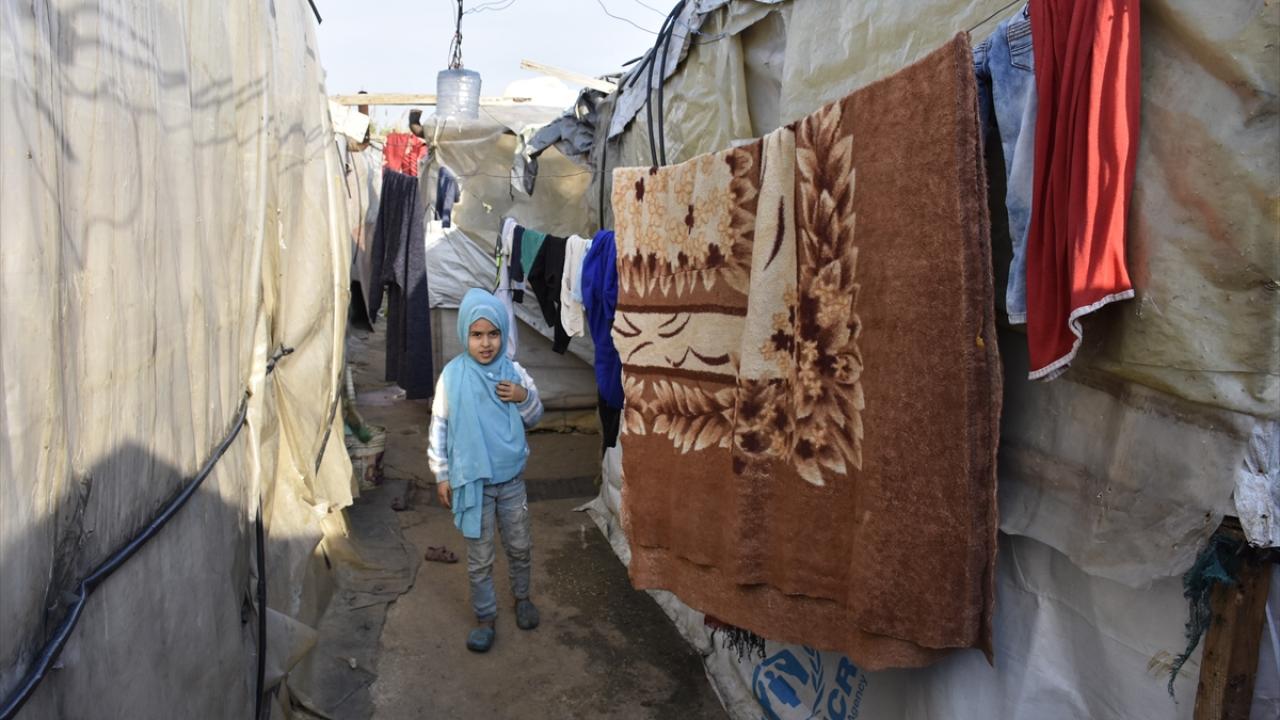 Ülkenin resmi verilerine göre, 2011`de patlak veren iç savaş nedeniyle yaklaşık 1,5 milyon Suriyeli mülteci Lübnan`a göç etti.