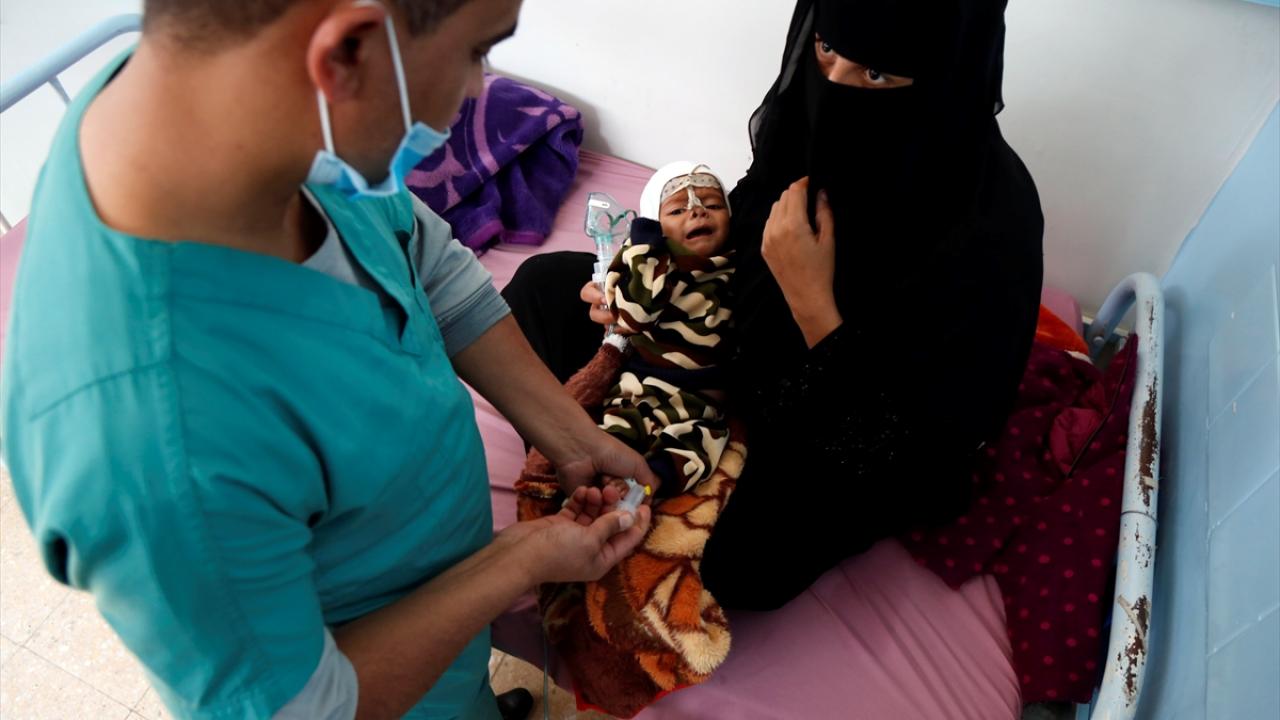 Ülkede Husilerin 2014 yılında başkent Sana`yı ele geçirmesiyle başlayan iç savaş nedeniyle Yemen halkının yaşadığı insani kriz, 2020 yılında kritik boyutlara ulaştı.