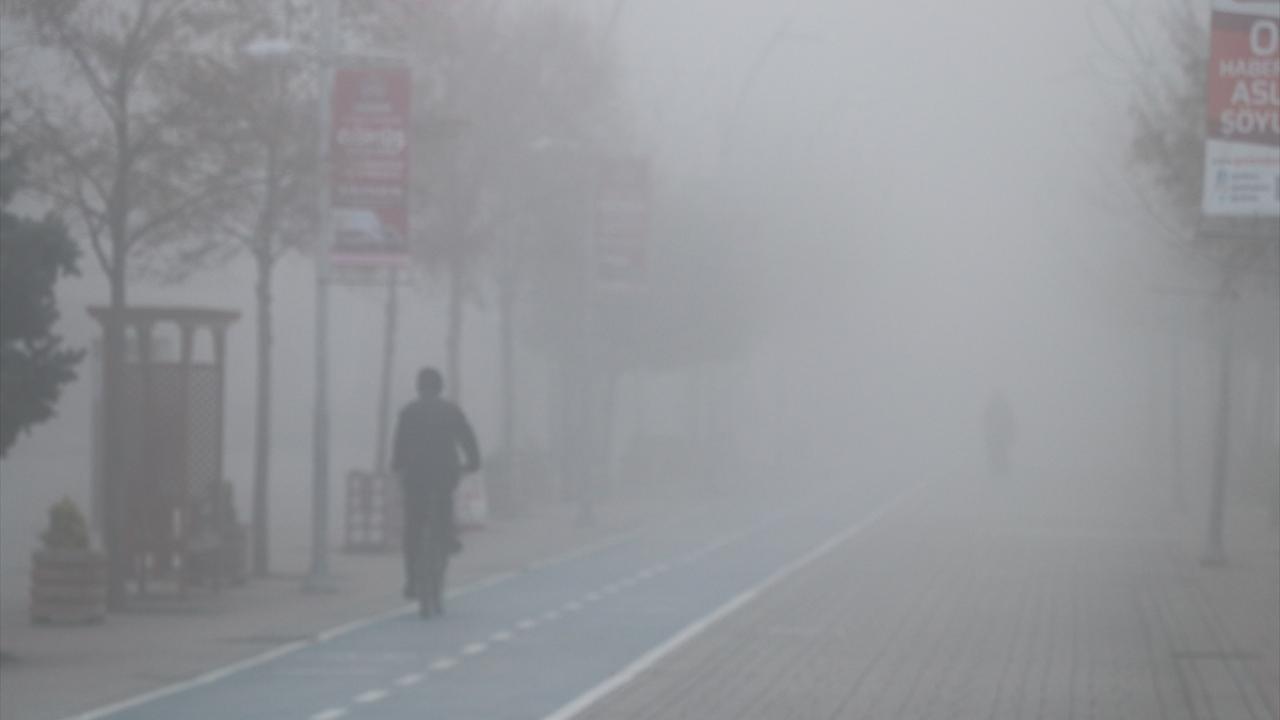 D-100 kara yolunun Yumrukaya köyü ve kent merkezi kesimi ile Yaşamkent, Dağkent, Paşaköy, Sümer, Aktaş, Sağlık, Köroğlu, Aktaş, Karaçayır ve Karamanlı mahallelerinde sis etkisini gösteriyor.