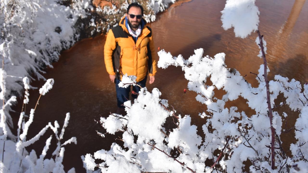 Kayak merkezlerinde kar kalınlıkları Palandöken`de 39, Konaklı`da 37, Sarıkamış`ta 26 santimetre ölçüldü.