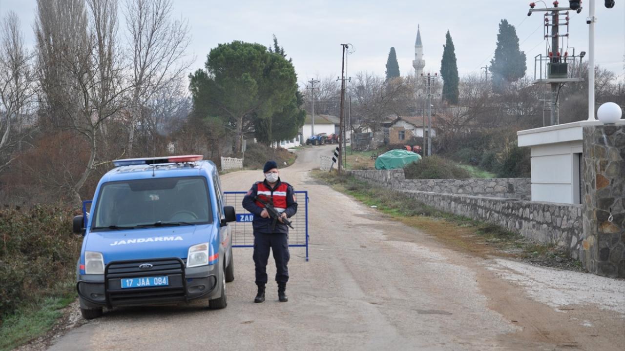 Bunun üzerine, köyün sınırlarının başladığı iki noktada jandarma tarafından önlem alındı.​​​​​​​
