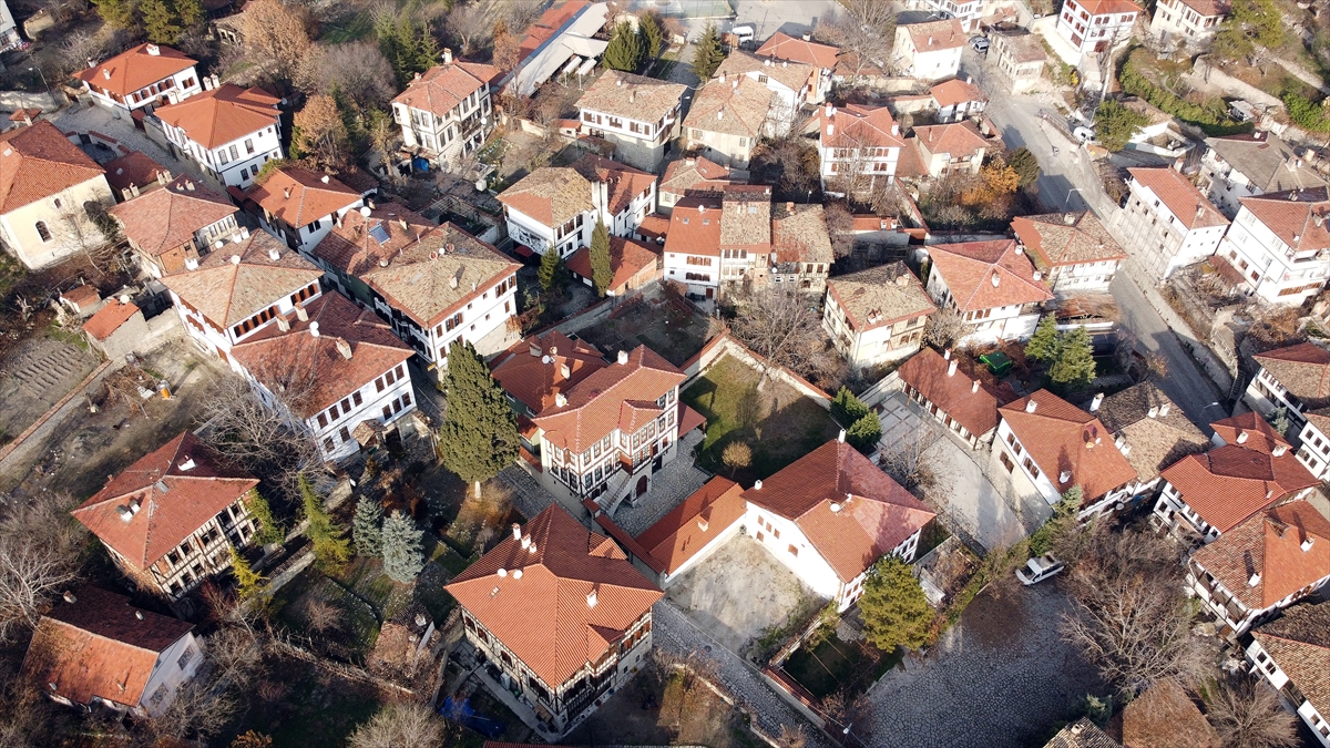 "Eski kentlerde birlikte yaşama keyfini, sanatını sürdürürüz"