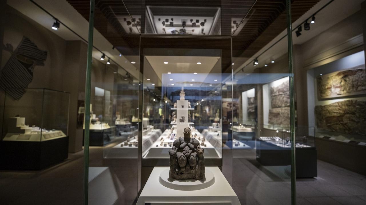 Pişmiş kilden yapılan Ana Tanrıça Figürini (fotoğrafta), müzenin en değerli eserleri arasında yer alıyor.