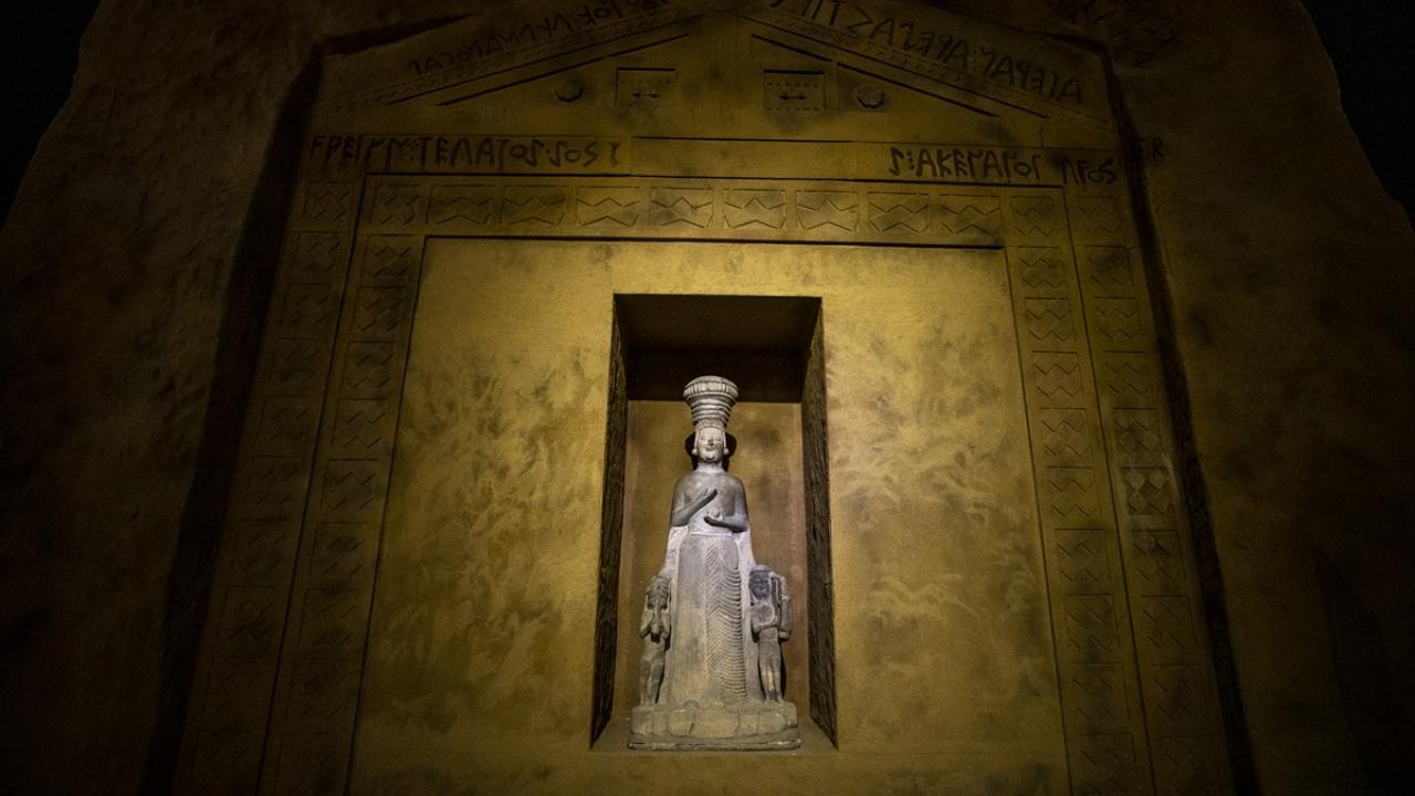 Frig dönemi ana tanrıça heykeli (fotoğrafta), müzenin en değerli eserleri arasında yer alıyor.