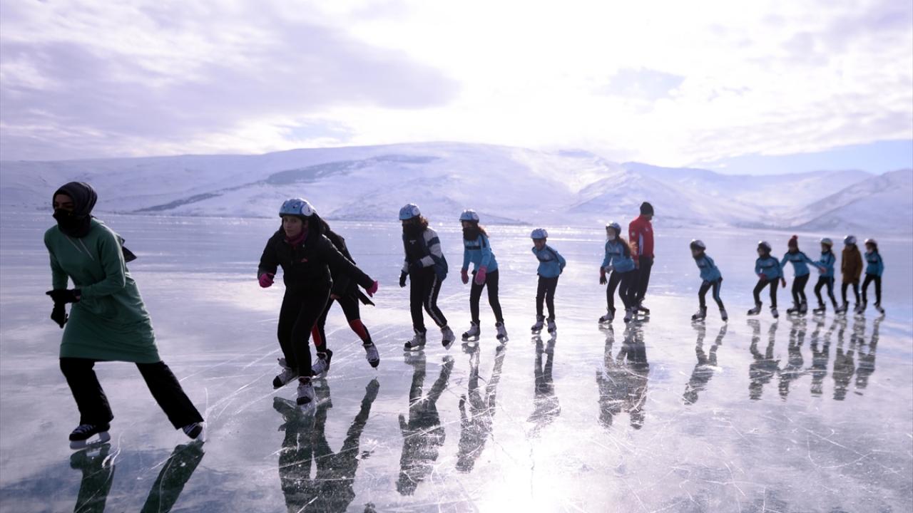 Çıldır Kaymakamı Alper Taş, gazetecilere yaptığı açıklamada, gölün sadece Ardahan ve Çıldır için değil, Türkiye için de önemli bir turizm potansiyelini barındırdığını söyledi.