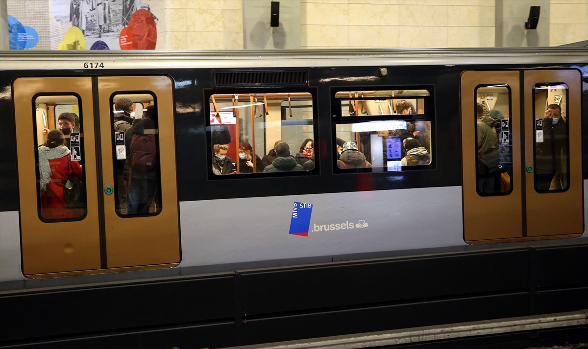 İnsanlar bu saatlerde ancak işe veya sağlık kuruluşlarına gitmek dışarı çıkabiliyor.