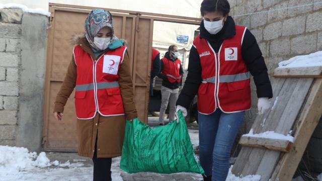Kış kenti Ağrıda ihtiyaç sahiplerinin evleri Kızılayın kömür yardımlarıyla ısınıyor