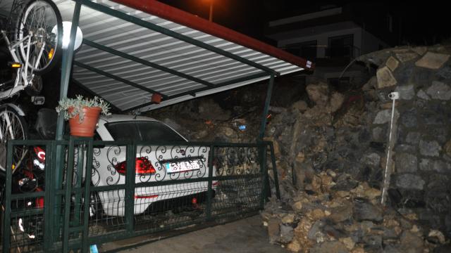 Kuşadasında sağanak hayatı olumsuz etkiledi