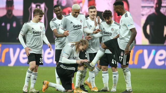 Beşiktaş Larinin resitali ile kazandı