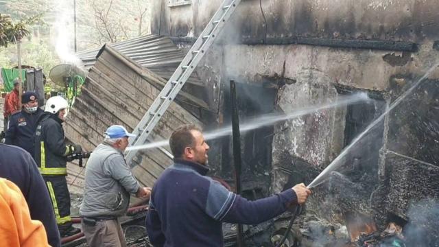 Bursada yangın: 2 katlı ev kullanılamaz hale geldi