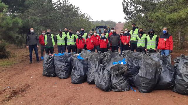 Eskişehirdeki ormandan 50 çuval çöp çıktı