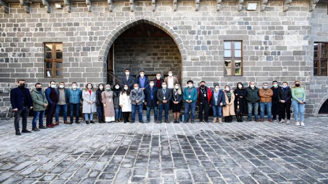 Profesyonel turist rehberleri Diyarbakırı dünyaya tanıtacak