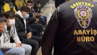 Polisi gördüler, oyuna devam ettiler