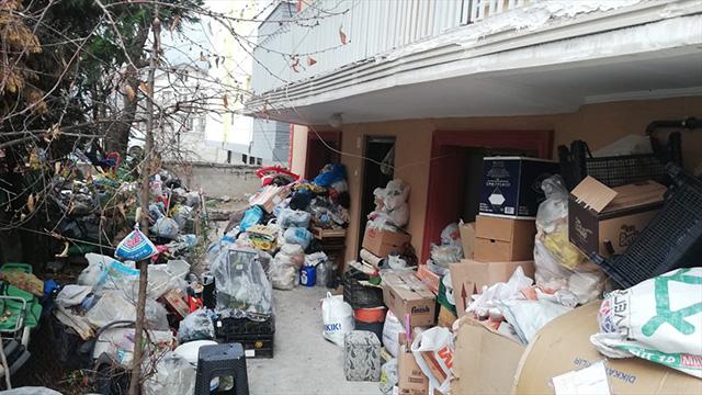Karabükte bir evden 2 kamyon çöp çıktı
