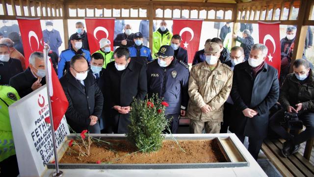 Fethi Sekin Elazığdaki kabri başında anıldı