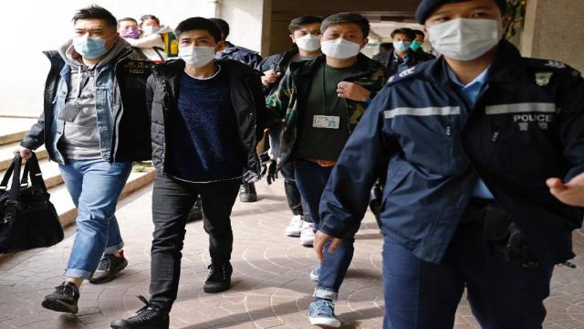 Hong Kongda sular durulmuyor