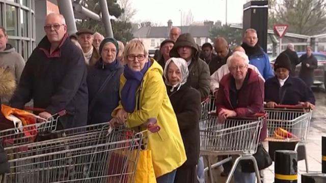 İngiliz süpermarket zincirlerinden "stok yapmayın" uyarısı