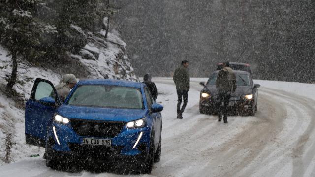 Kartalkayada kar yağışı etkili oluyor
