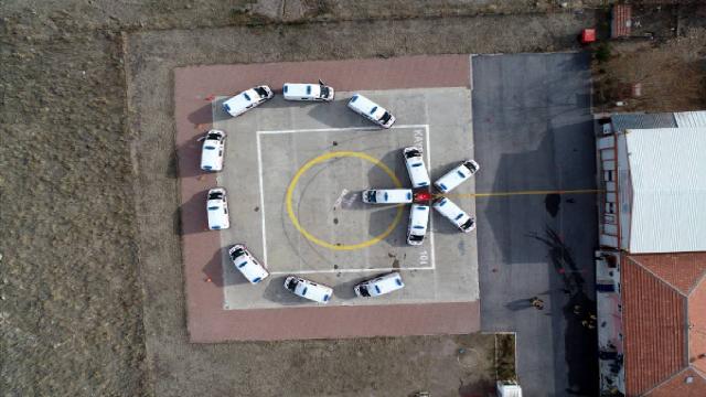 Kayseride 13 ambulans, ay ve yıldız koreografisiyle hizmete alındı
