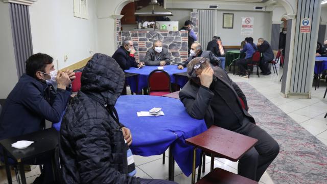 Bursada polisin baskın yaptığı lokalin işletmecisinden "Kapalı olması gerektiğinden haberim yoktu" savunması