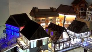 Atık malzemeleri sanat eserine dönüştürdü