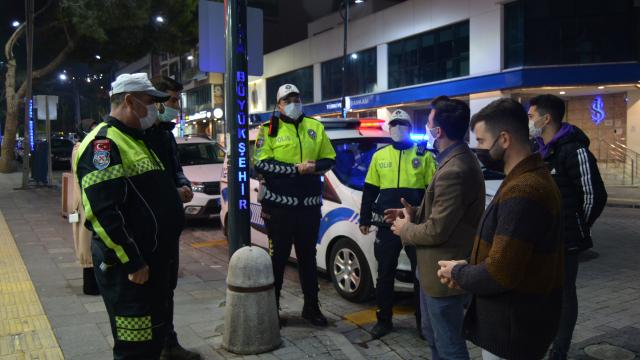 Manisada TÜGVAlı gençlerden polise destek ziyareti