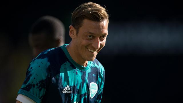 Mesut Özilin temsilcisinden transfer açıklaması