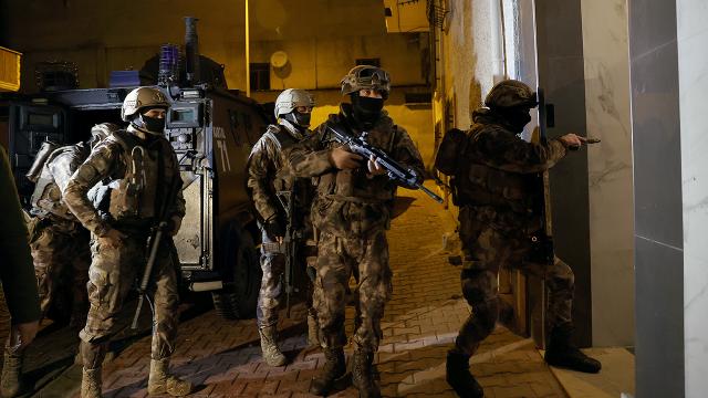 İstanbulda zehir tacirlerine operasyon: 36 gözaltı