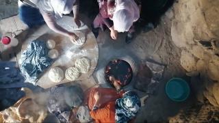 Köylerde imece usulü tandır ekmeği geleneği hala yaşatılıyor