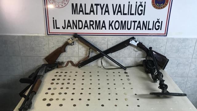 Malatyada tarihi eser operasyonu: 101 sikke ele geçirildi