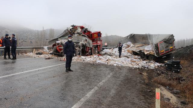 Yozgatta zincirleme trafik kazası: 3 ölü, 2 yaralı