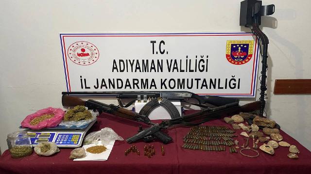 Adıyamanda silah ve uyuşturucu operasyonu: 2 gözaltı