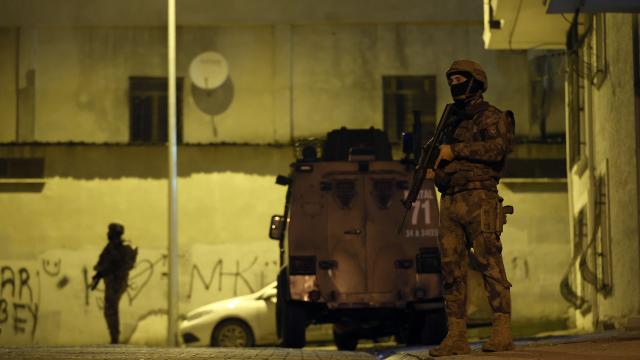 İstanbulda uyuşturucu satıcılarına yönelik operasyonda 36 şüpheli yakalandı