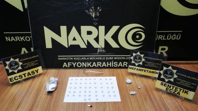 Afyonkarahisarda düzenlenen uyuşturucu operasyonunda 3 kişi gözaltına alındı