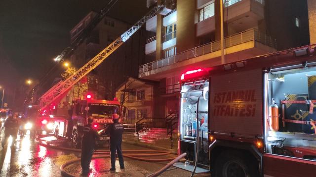 İstanbulda bir binada çıkan yangın söndürüldü