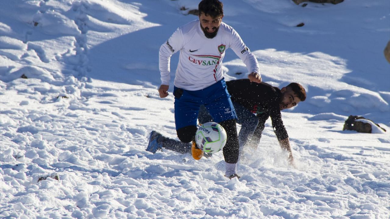 "Futbol vazgeçilmez sevdamızdır"