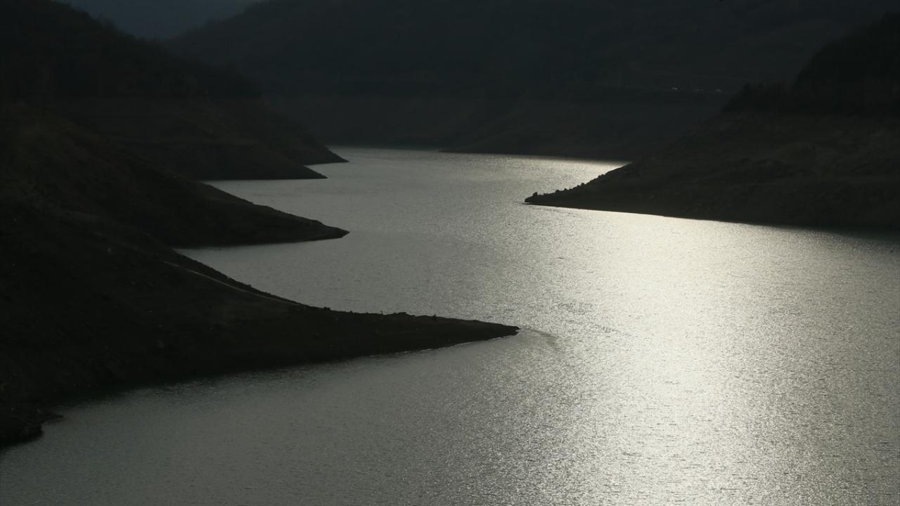 Kentteki 25 milyon metreküp kapasiteli Namazgah Barajı`ndaki su seviyesi de 14 milyon 520 bin metreküple yüzde 64 olarak ölçüldü.