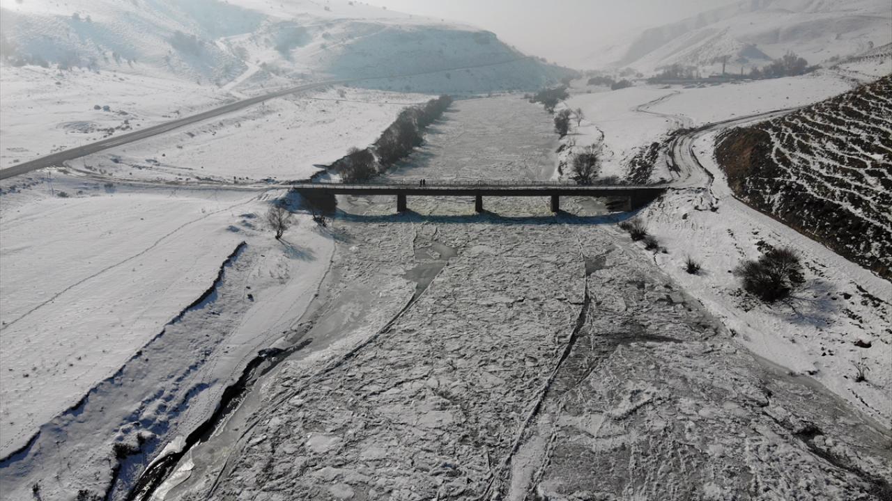 Sıcaklıkların mevsim normallerinin üzerinde seyredeceği bölgede, rüzgar güneyden hafif, zaman zaman orta kuvvette esecek.