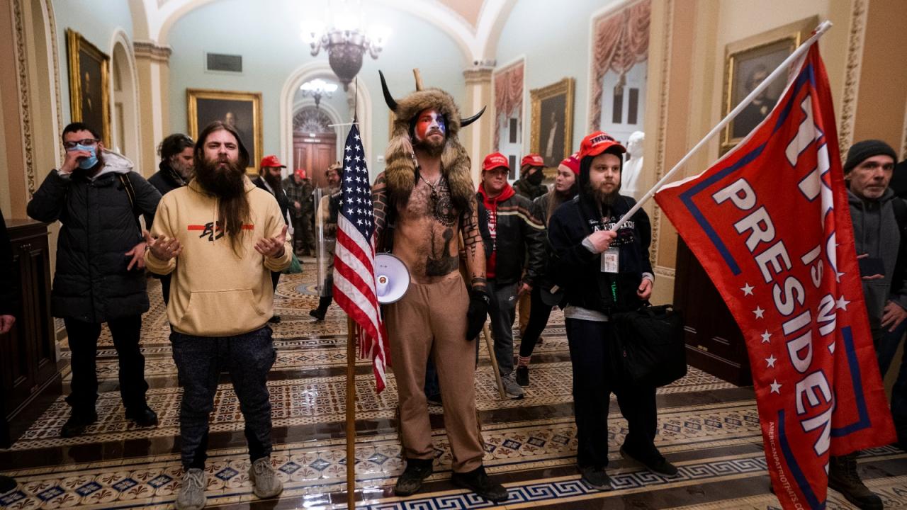 10. Trump destekçileri Kongre binasına girdi